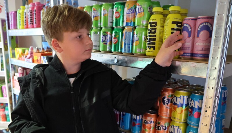 Speziell Kinder und Jugendliche, wie der 11-jährige Remy, sind vom Geschäft in der Ursulinenpassage begeistert. (Bild: Birbaumer Christof)