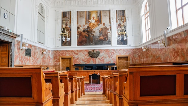 Strafverhandlung im Schwurgerichtssaal des Salzburger Landesgerichtes (Bild: Tschepp Markus)