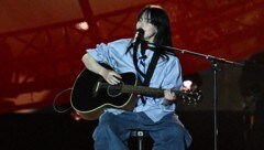 Im Rahmen ihrer Tournee „Hit Me Hard And Soft: The Tour“ wird Billie Eilish im Juni kommenden Jahres auch in Wien gastieren. (Bild: AFP/Anna Kurth)