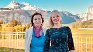 Jaqueline Kornmüller und Kat Menschik am Dach der „Wasnerin“ beim „Literasee“-Festival in Bad ...