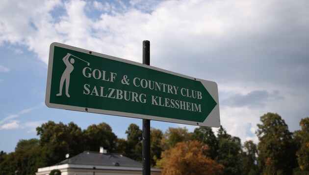 In Kleßheim drehen betuchte Sportler ihre Golfrunden. (Bild: Tröster Andreas)