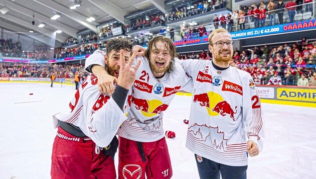 Genoway, Bourke and Lewington (from left) celebrated Salzburg's third consecutive title. (Bild: GEPA pictures/Gintare Karpaviciute)