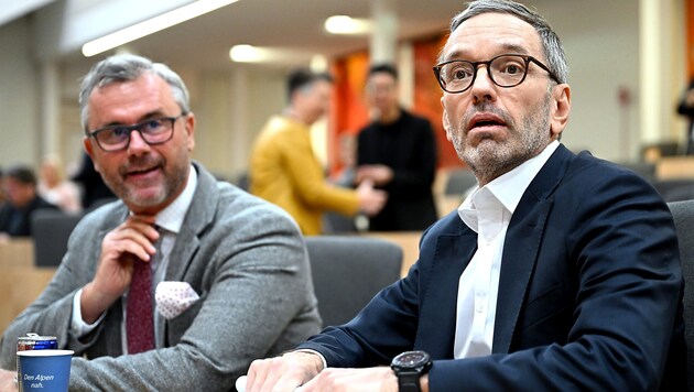 Herbert Kickl and Norbert Hofer in the focus of investigators: suspected embezzlement. (Bild: APA/ROLAND SCHLAGER)