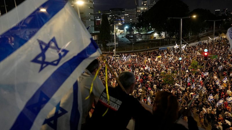 Nach den jüngsten Verhandlungen in Kairo über eine Feuerpause im Gazastreifen stehen die Reaktionen Israels und der Hamas noch aus. (Bild: AP)