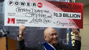 Ein krebskranker Einwanderer aus Laos hat in den USA einen 1,3 Milliarden Dollar (umgerechnet 1,21 Mrd. Euro) schweren Lotto-Jackpot geknackt. (Bild: APA/Jenny Kane)