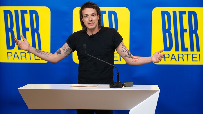 Dominik Wlazny alias Marco Pogo bei seinem Auftritt, der genau sieben Minuten dauerte.