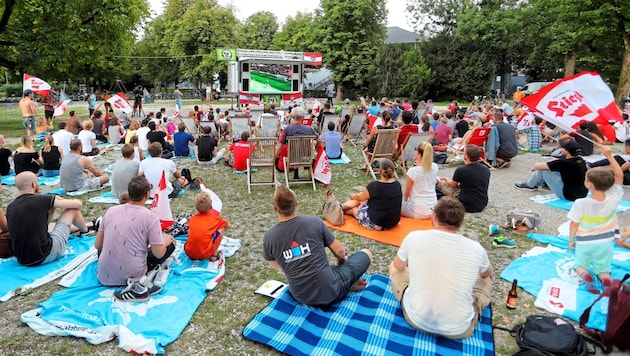 Im Rahmen der Fußball-EM der Damen 2017 gab es im Salzburger Volksgarten ein Public Viewing.  (Bild: Tröster Andreas/Andreas Tröster)