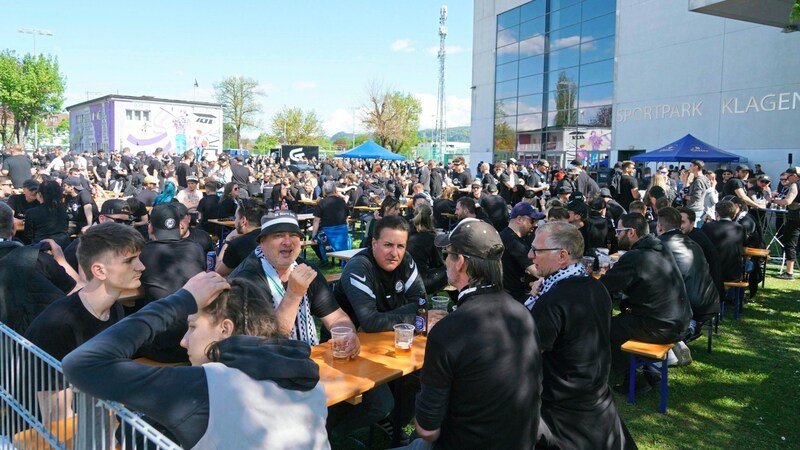 Auf die Sturm-Fans wartet heuer in Klagenfurt wieder ein schwarz-weißes Dorf. (Bild: Pail Sepp/Sepp Pail)