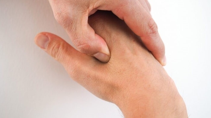 One pain-relieving acupuncture and acupressure point is "large intestine 4".