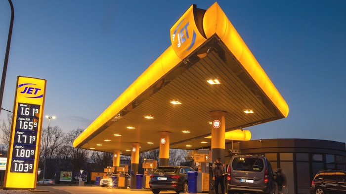 Das Jet-Tankstellennetz in Österreich und Deutschland steht zum Verkauf.