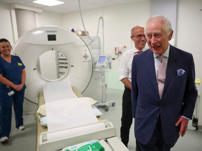 König Charles ließ sich im University College Hospital Krebszentrum auch medizinisches Gerät ...