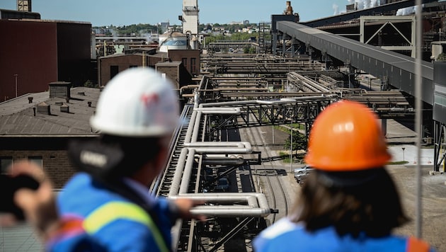 Platz schaffen für die grüne Stahlproduktion: Blick auf neu verlegte Rohrleitungen am Gelände der Voestalpine. (Bild: Wenzel Markus)