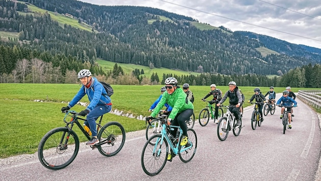 Die Osttiroler und Südtiroler auf ihrem Weg von Toblach an den Gardasee.  (Bild: Hannes Wallner)