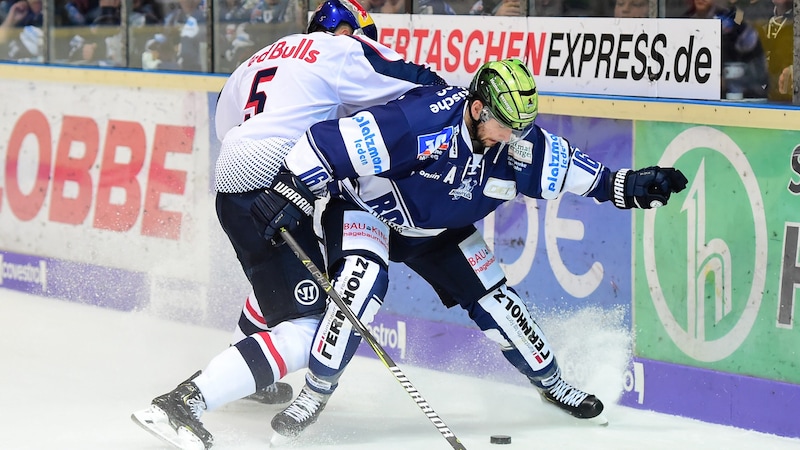 Jordan Smotherman (r.) stürmte 2018/19 für die Iserlohn Roosters. (Bild: GEPA/City-Press)