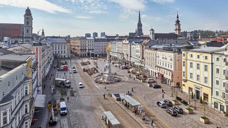 Der Linzer Hauptplatz mit der Dreifaltigkeitssäule gilt als Architekturjuwel. (Bild: Kurt Hörbst (Linz Tourismus))