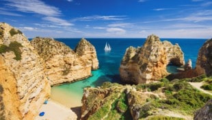 Der Aussichtspunkt Ponta da Piedade zieht täglich viele Besucher an. (Bild: stock.adobe.com/kite_rin)