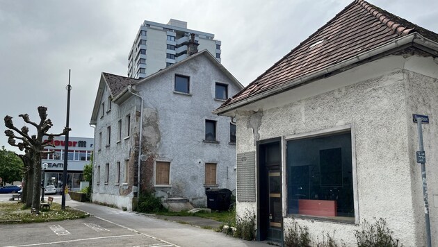 It's not pretty: the mangy corner of Quellenstraße and Ilgagasse will no longer be a source of complaints among the population, but will soon become a green space. (Bild: A. Drnek)