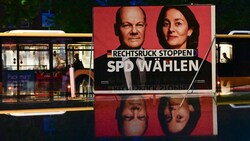 Die SPD legt in einer neuen Umfrage um 1,5 Prozentpunkte zu und kommt auf 16,5 Prozent. Das gibt SPD-Kanzler Olaf Scholz Rückenwind. (Bild: AFP or licensors)