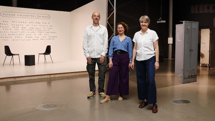 Martin Grabner (kuratorische Assistenz), Andreja Hribernik (Direktorin Kunsthaus Graz) und Katia ...
