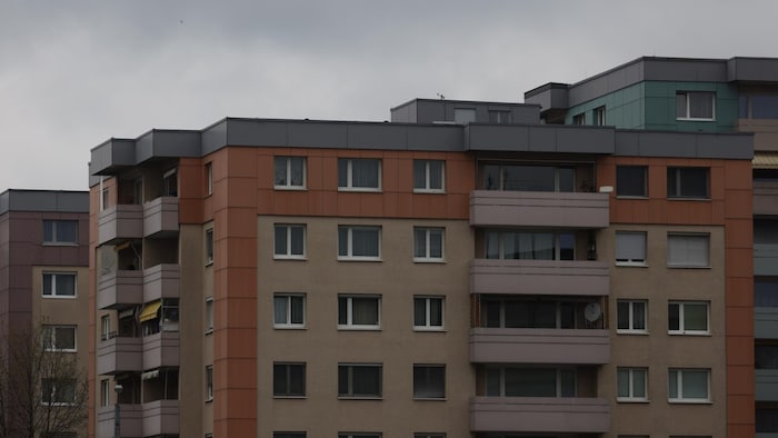 The proportion of subsidized rental apartments in new projects should be at least 75 percent.