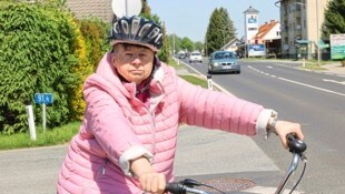Renate Flucher fährt seit zehn Jahren mit dem Dreirad zu ihrer Arbeit am Retzhof. 