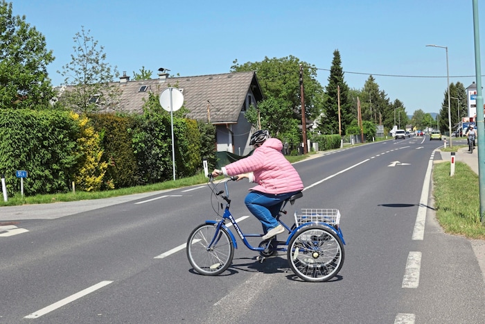 An dieser Stelle muss Renate Flucher die B67 queren, um von der Feldgasse zur Dorfstraße zu ...