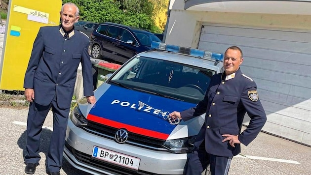 The long-serving commander of St. Kanzian police station, Christian Sagmeister, and his successor Michael Müller (Bild: Polizeiinspektion St. Kanzian)