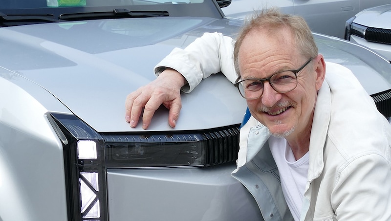 „Krone“-Motorredakteur Stephan Schätzl war in der chinesischen Stadt Wuhu mit dem iCar 03 unterwegs. (Bild: Stephan Schätzl)