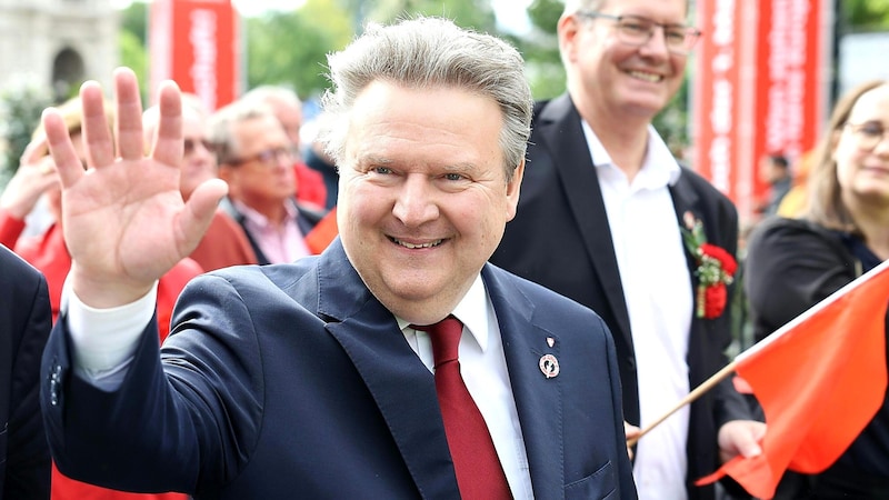 Vienna's Mayor Ludwig also joined in. (Bild: APA/FLORIAN WIESER)