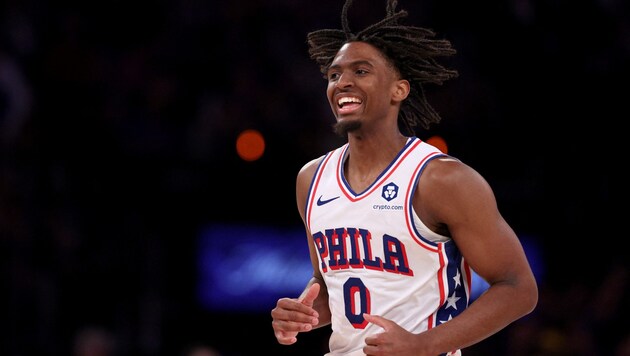 Tyrese Maxey verhinderte den vorzeitigen Aufstieg der New York Knicks mit einem Dreier fast von der Mittellinie. (Bild: 2024 Getty Images)