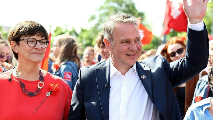 Andreas Babler bei seiner Premiere beim Maiaufmarsch