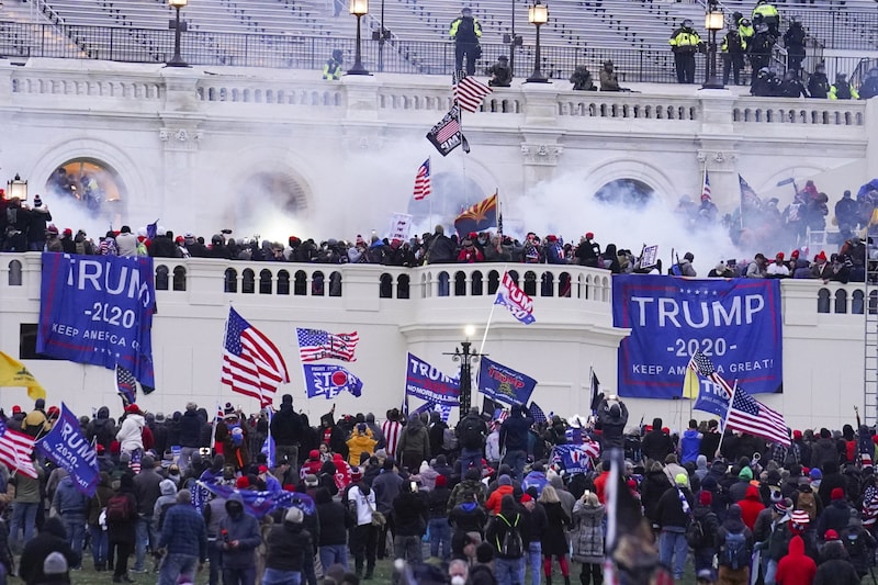 Nach Trumps Wahlniederlage stürmten seine Unterstützer das US-Kapitol. (Bild: Action Press/John Minchillo)