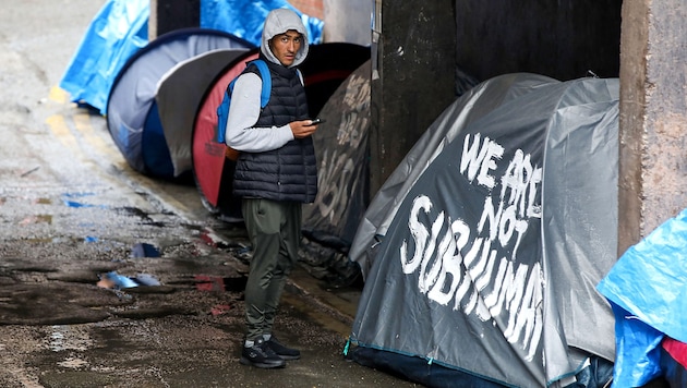 Az ír kormány azt ígéri, hogy biztonságos szállást biztosít a menedékkérőknek. (Bild: APA/AFP/PAUL FAITH)