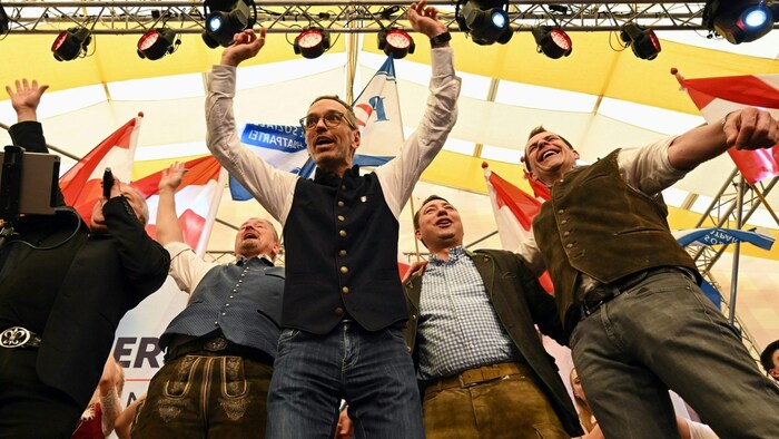 They cheered as if they had already won the election in the fall: FPÖ Chairman Herbert Kickl ...