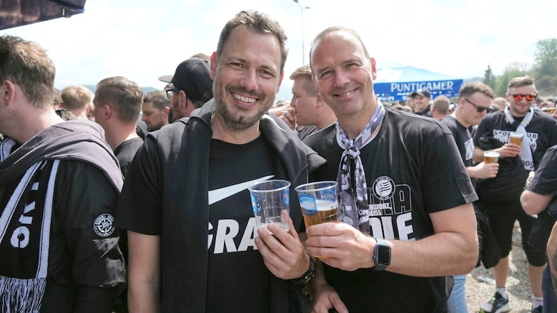 Auch Bomber und Sturm-Legende Mario Haas (r.) ist natürlich dabei. (Bild: Sepp Pail)