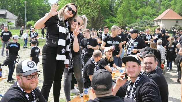 The Sturm fans celebrate a festival. (Bild: Sepp Pail)