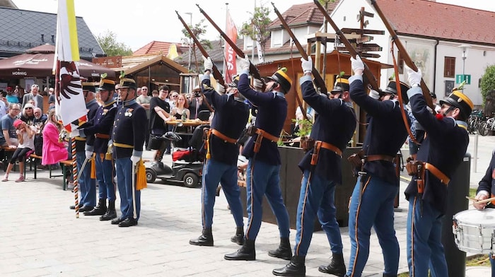 The k.u.k. Infantry Regiment No. 76 fired a General de Charge.