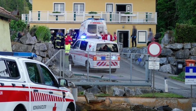Emergency doctors and rescue teams fought for the life of the seriously injured man (Bild: DOKU-NÖ/DOKU-NÖ )