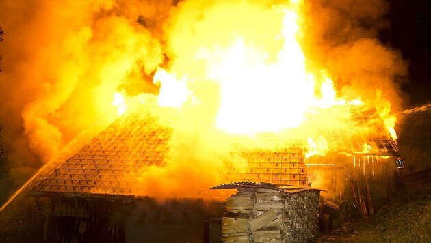 Das Haus stand in Vollbrand. (Bild: Mathis Fotografie)