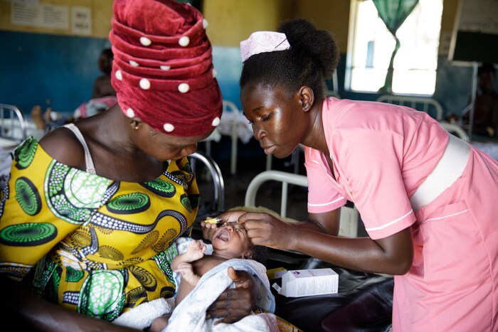Munguci Hope Mercy arbeitet in Uganda als Geburtshelferin.