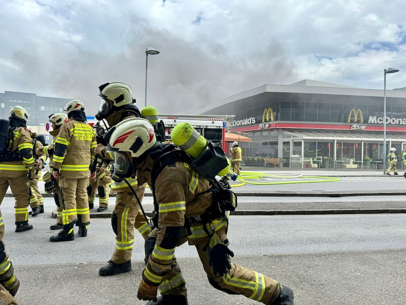 Zahlreiche Floriani befinden sich im Einsatz. (Bild: Markus Tschepp)