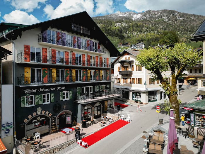 10 Gewinner haben zusätzlich die Chance auf einen Kurzurlaub im kürzlich neu eröffnete Hotel Schwarzes Rössl.