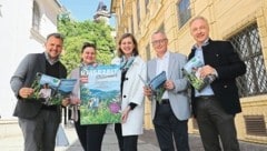 Von links: Michael Feiertag (Geschäftsführer Steiermark Tourismus), Andrea Thomas Leiterin „Krone“-Reiseressort, Landesrätin Barbara Eibinger-Miedl, „Krone“- und „Steirerkrone“-Chefradekteur Klaus Herrmann, „Krone“-Geschäftsführer Valeskini  (Bild: Christian Jauschowetz)