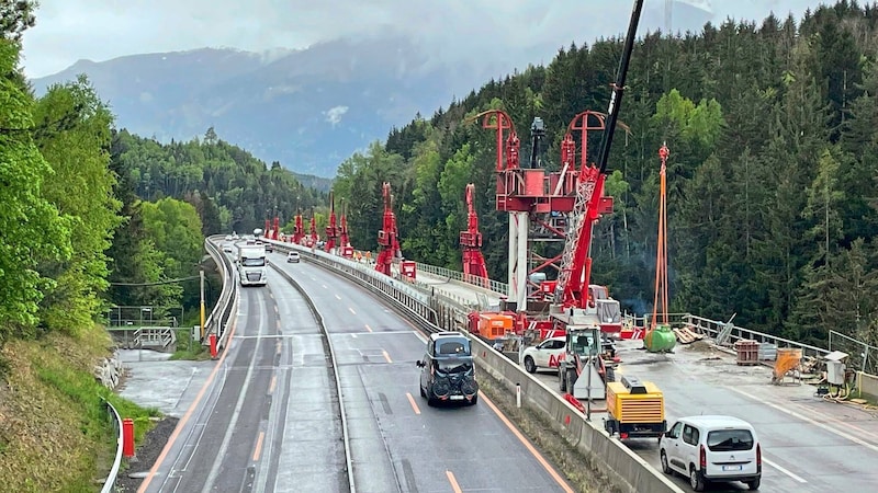 Noch Jahre dauern die Brückenarbeiten im Liesertal. (Bild: Martin Wallasch)