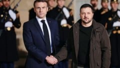 Von links: Der französische Präsident Emmanuel Macron und sein ukrainischer Kollege Wolodymyr Selenskyj (Bild: AFP/Dimitar DILKOFF)