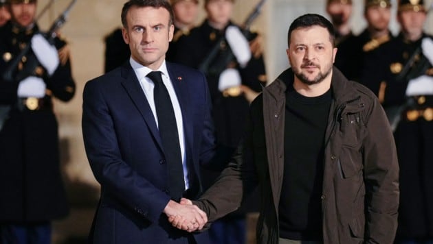 Von links: Der französische Präsident Emmanuel Macron und sein ukrainischer Kollege Wolodymyr Selenskyj (Bild: AFP/Dimitar DILKOFF)