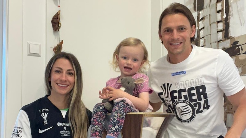 Hierländer with his Sabrina (left) and little Marie-Sophie after the ÖFB Cup victory. (Bild: ZVG)