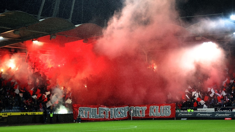 Die roten Fans sind bereit für die große Aufstiegs-Party. (Bild: GEPA pictures)