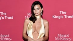 Emily Ratajkowski begeisterte bei der King‘s Trust Gala mit einem sexy Wow-Kleid. (Bild: AP ( via APA) Austria Presse Agentur/Evan Agostini/Invision/AP)