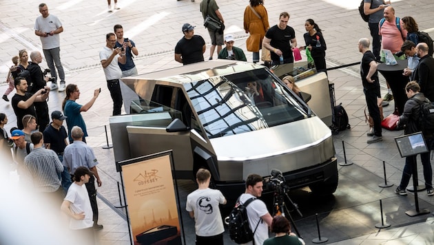 In Wien und Salzburg soll der Wagen Ende Mai zu sehen sein. (Bild: APA Pool/APA/dpa/Fabian Sommer)